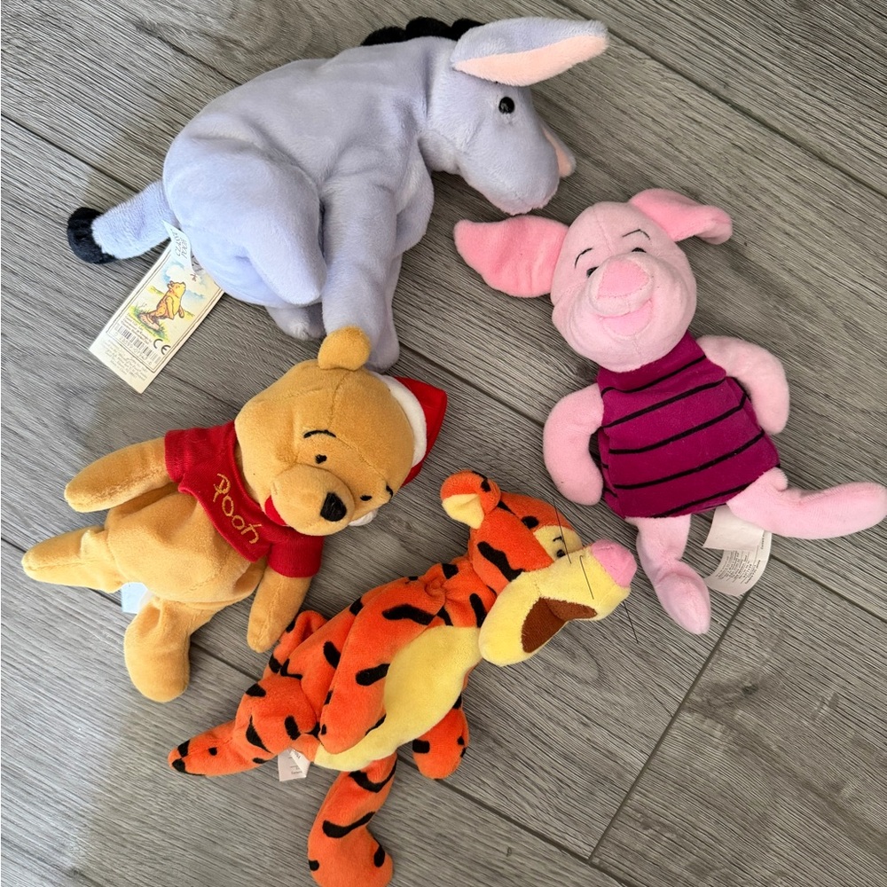 Winnie the Pooh Beanie Set